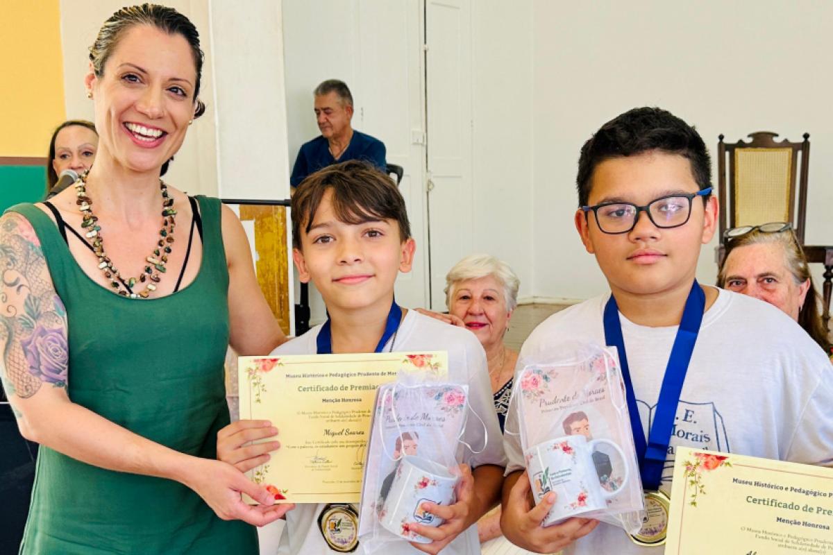 A cerimônia teve entrega de prêmios do projeto Com a Palavra, os Estudantes: um Projeto de Cidadania e Memória