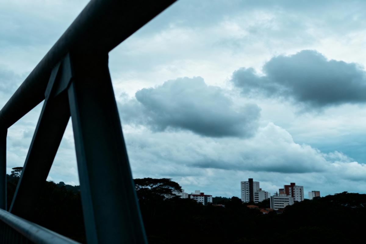 A Defesa Civil estadual emitiu um alerta para chuvas intensas, rajadas de vento e a possibilidade de granizo em diversas regiões.