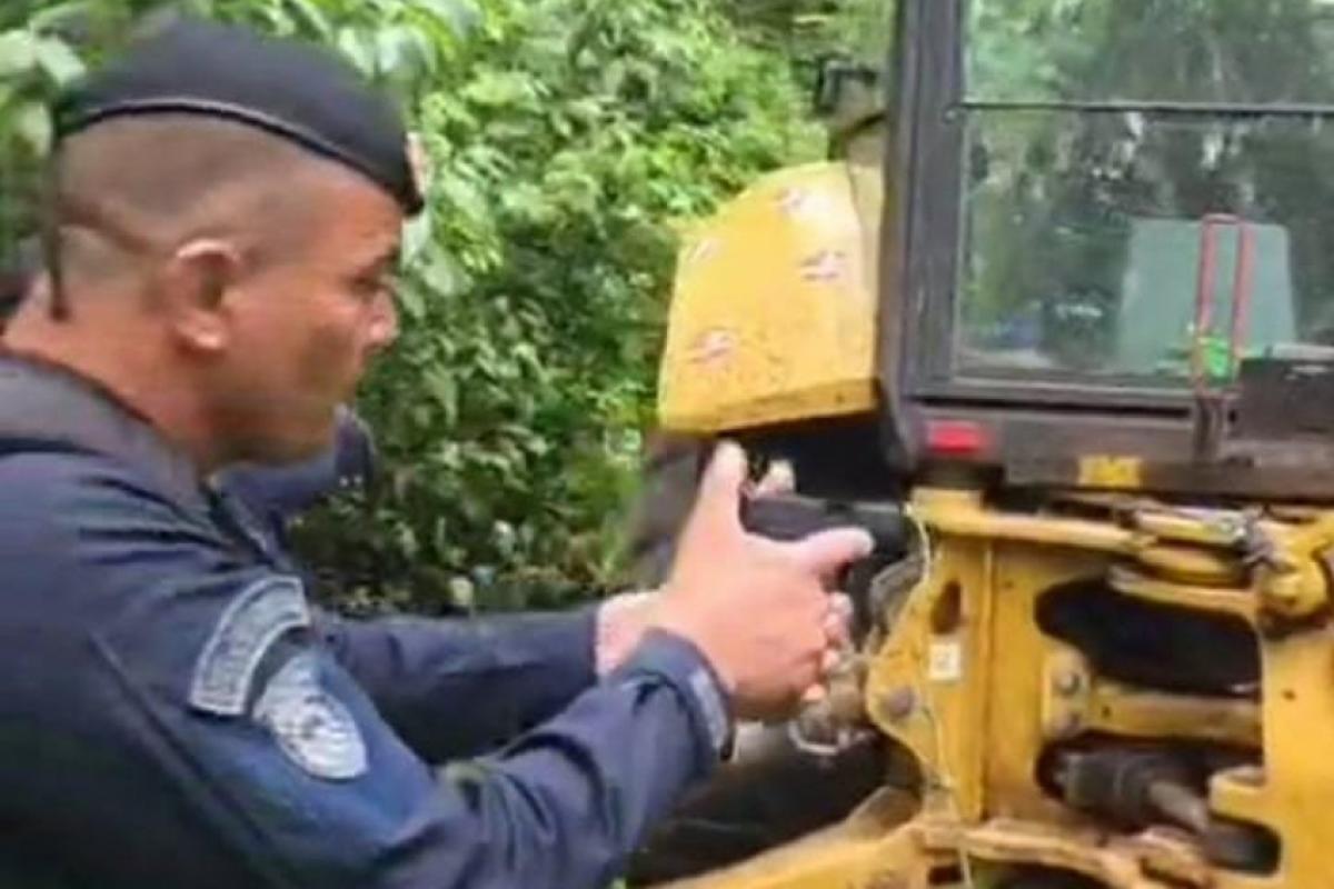 Várias equipes foram para o local, supervisionadas pelo subinspetor Cristiano, e localizaram as máquinas