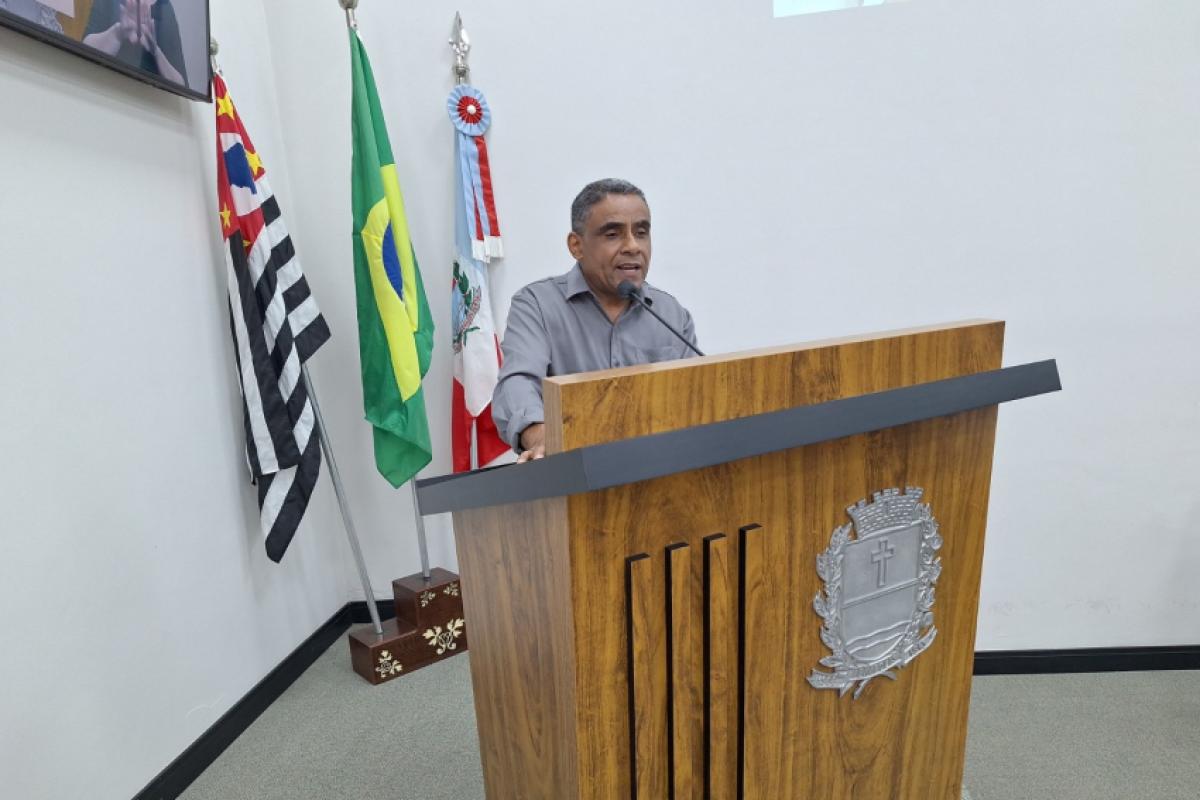 Proposta do vereador Tiquinho institui a campanha “Maio Amarelo” nas escolas municipais para conscientizar estudantes sobre segurança e respeito no trânsito