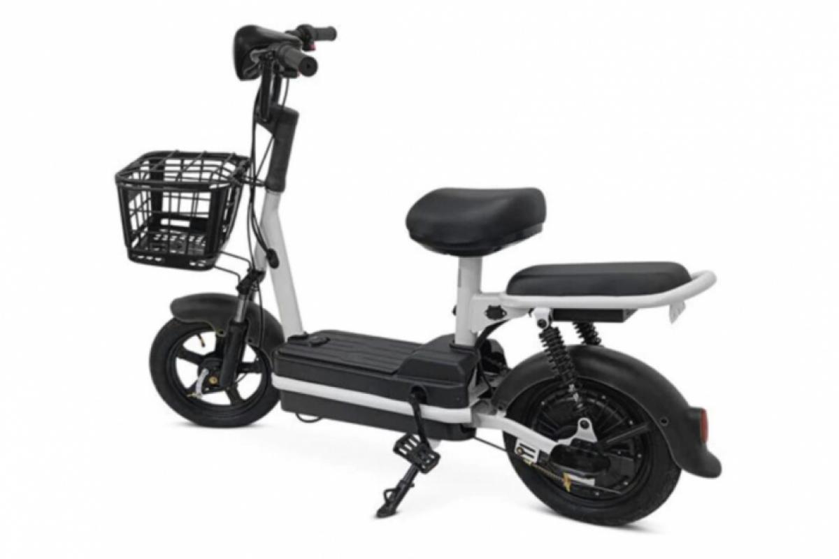 Scooter elétrica Bikelete 350W roda até 25 km, carrega na tomada comum, não exige CNH e custa menos de R$ 4 mil.