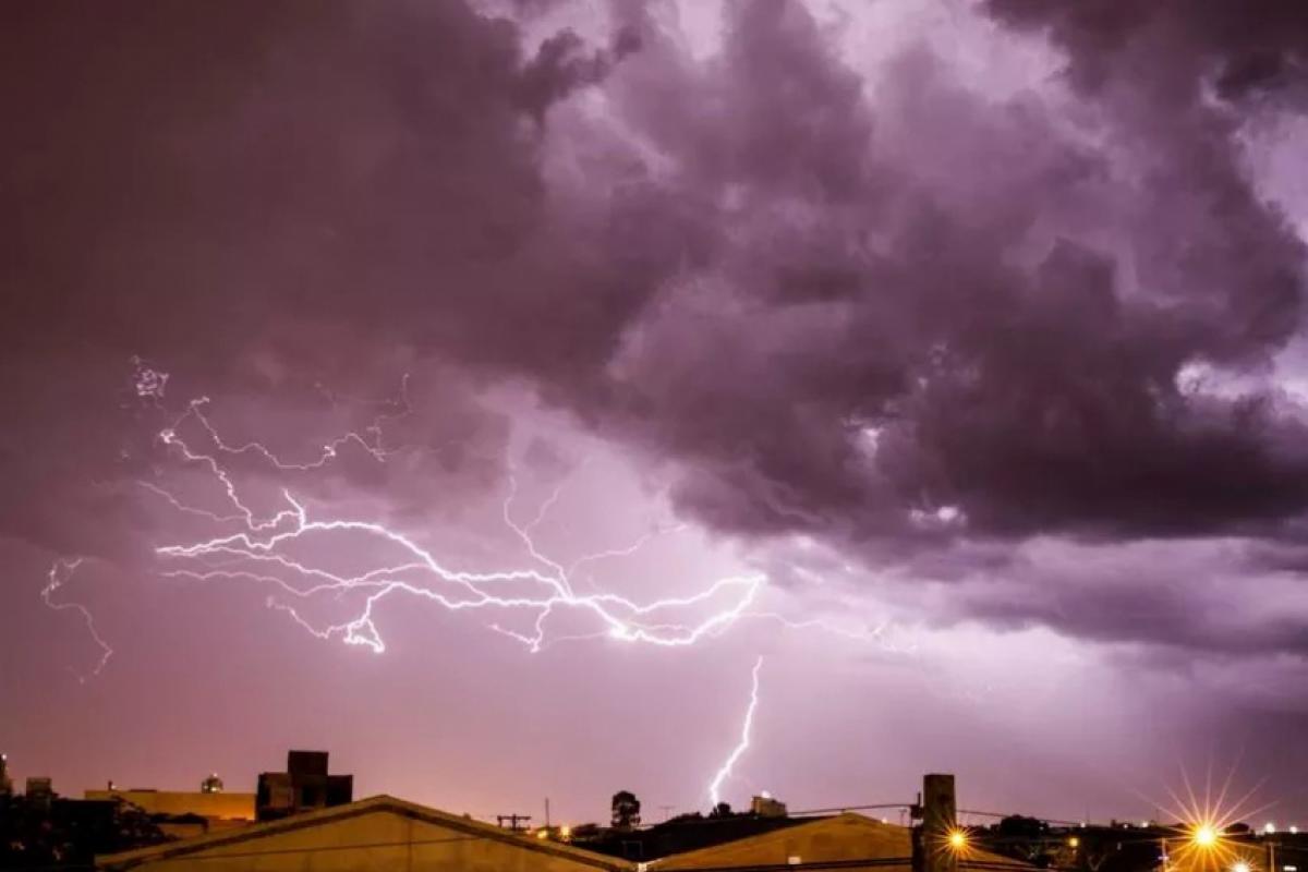 há possibilidade de precipitações intensas e ocorrência de granizo em algumas regiões do município