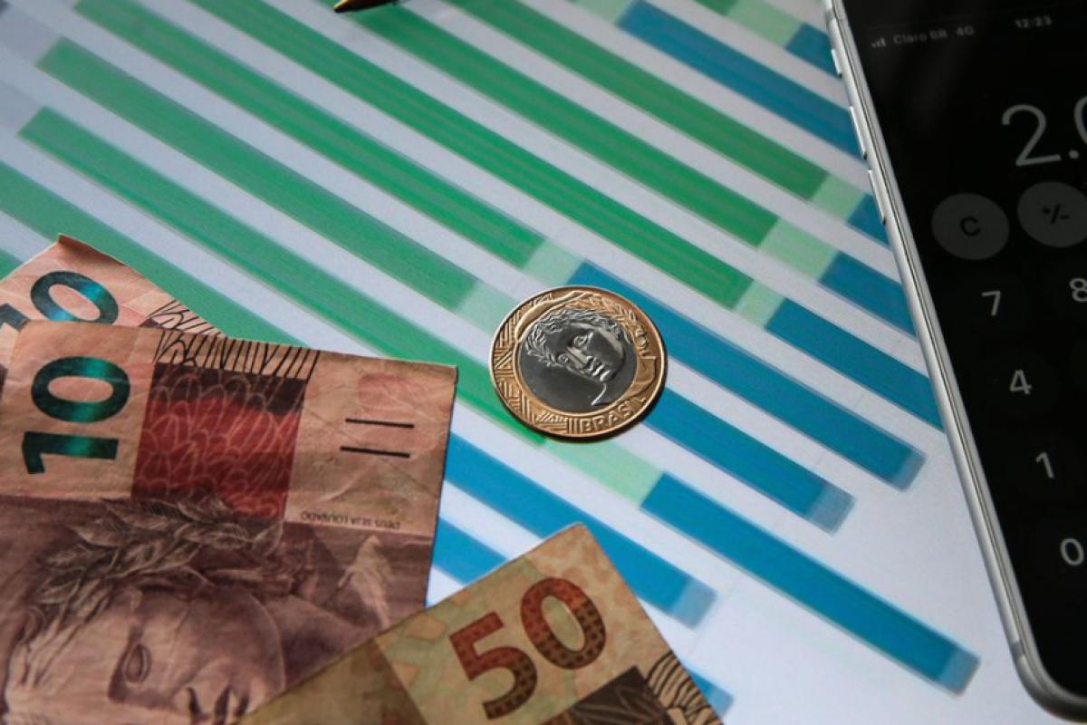 A pesquisa também mostra que a maioria enfrenta dificuldades para equilibrar as contas. 