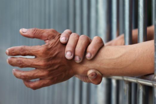 Ocorrência em Bilac teve ameaça de morte feita diante da PM; autor estava alterado e descumpriu distância mínima de 200 metros