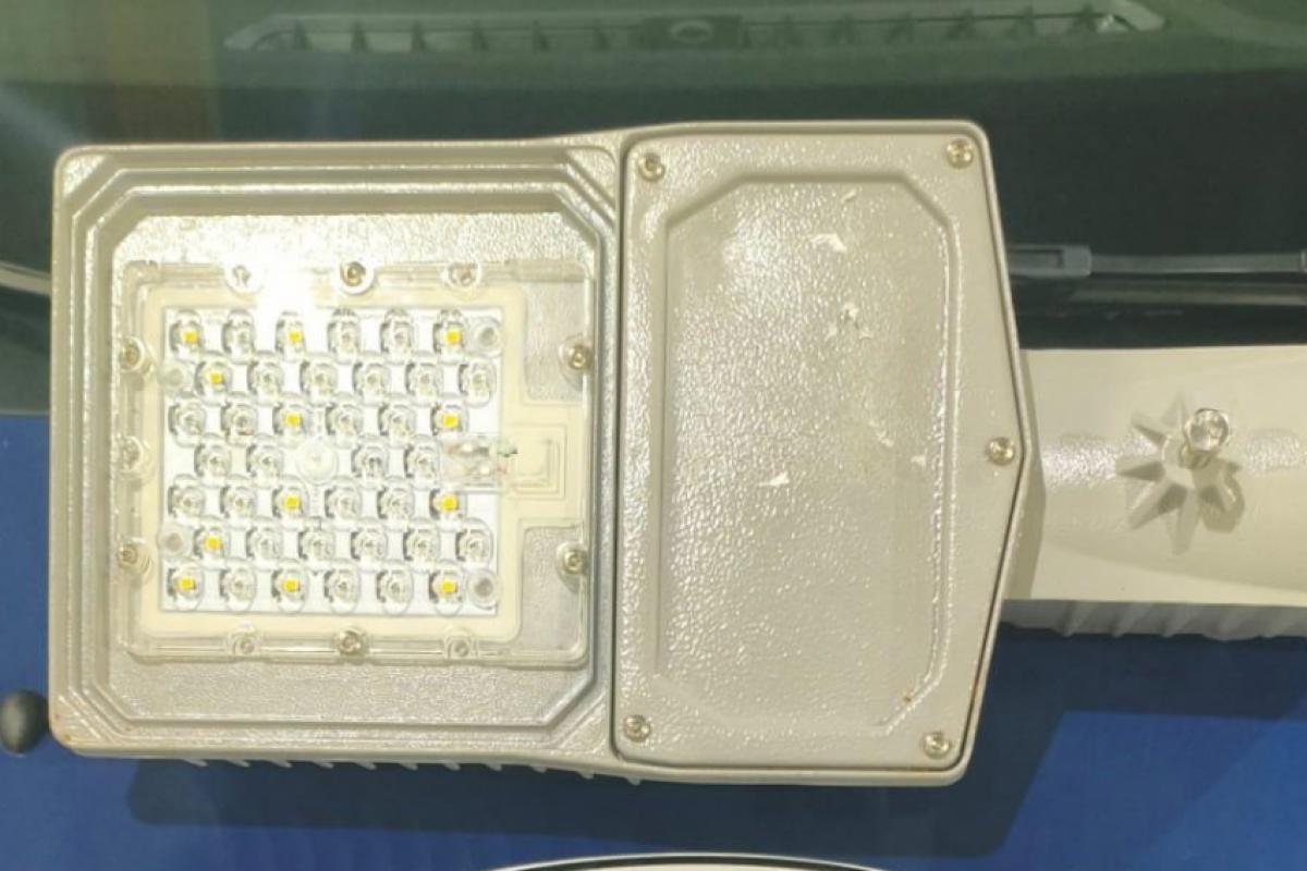 A luminária foi recuperada e devolvida ao município