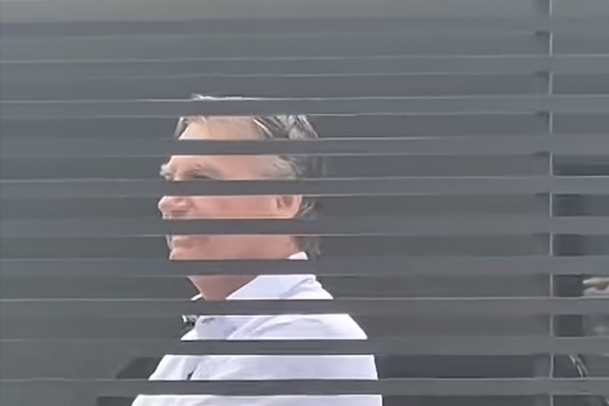 Advogados enumeram os problemas de saúde de Bolsonaro e falam em 'risco à vida'. 