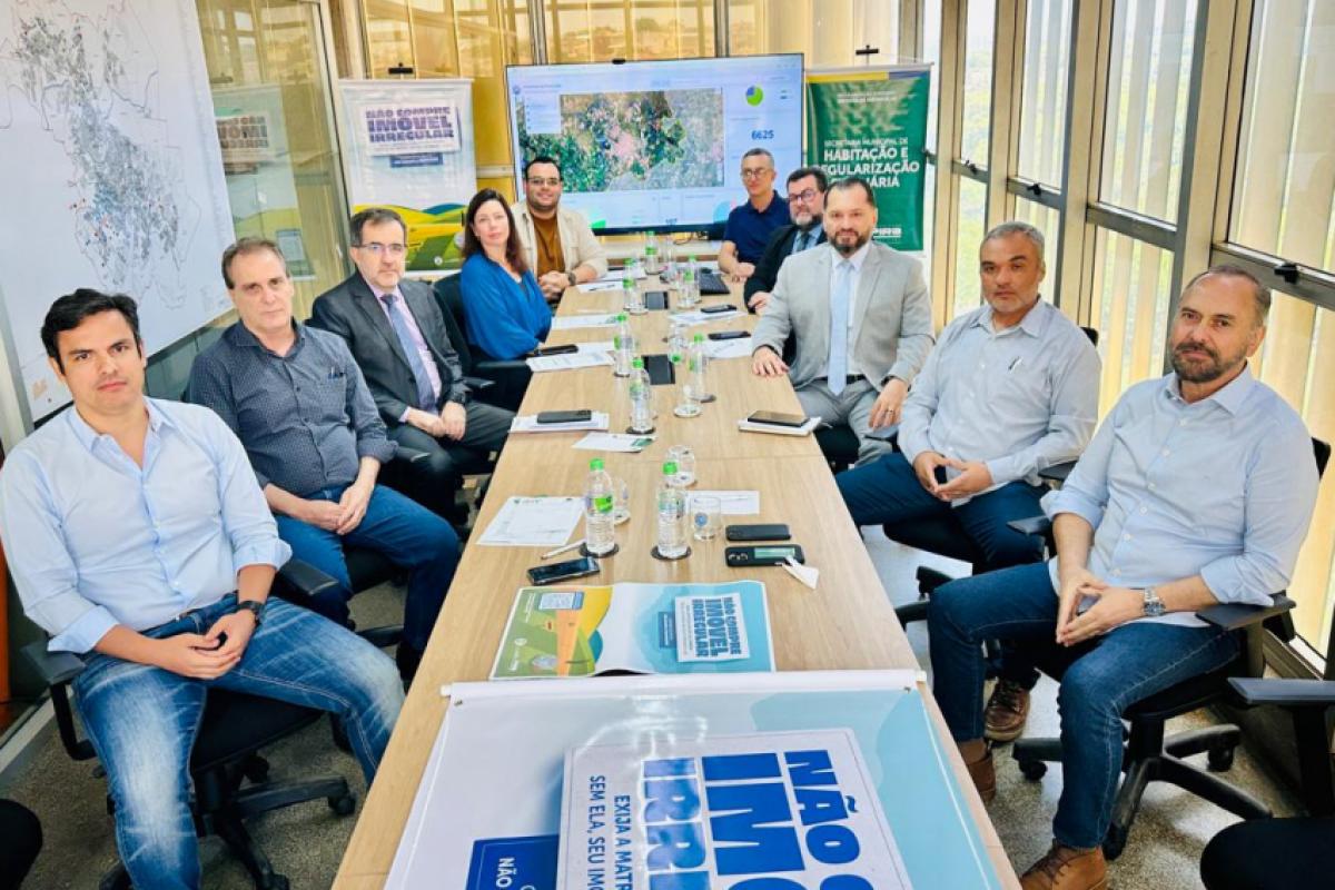 Prefeito, secretários e outras autoridades: loteamento irregular na mira