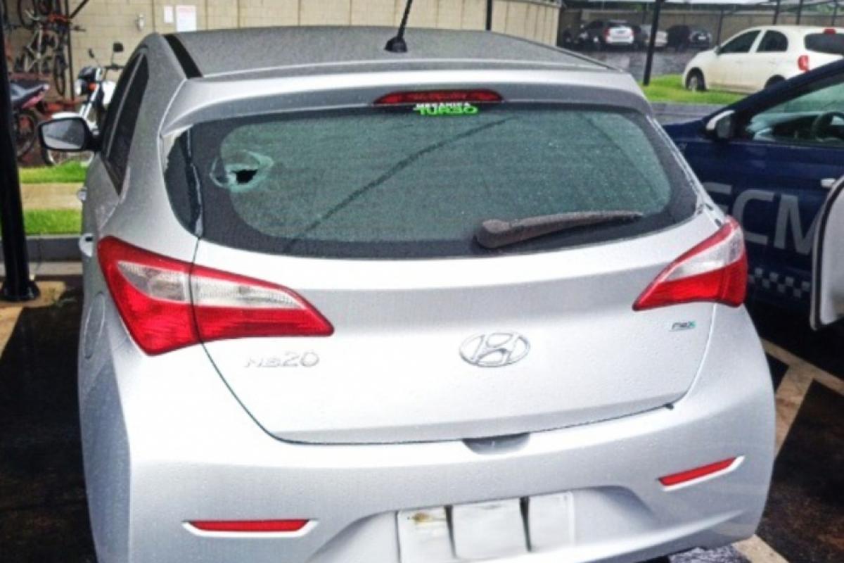 GCM de Mogi Guaçu registrou dois casos distintos de disparos de arma de fogo, um em bar e outro em condomínio; adolescente ficou ferido no pé.