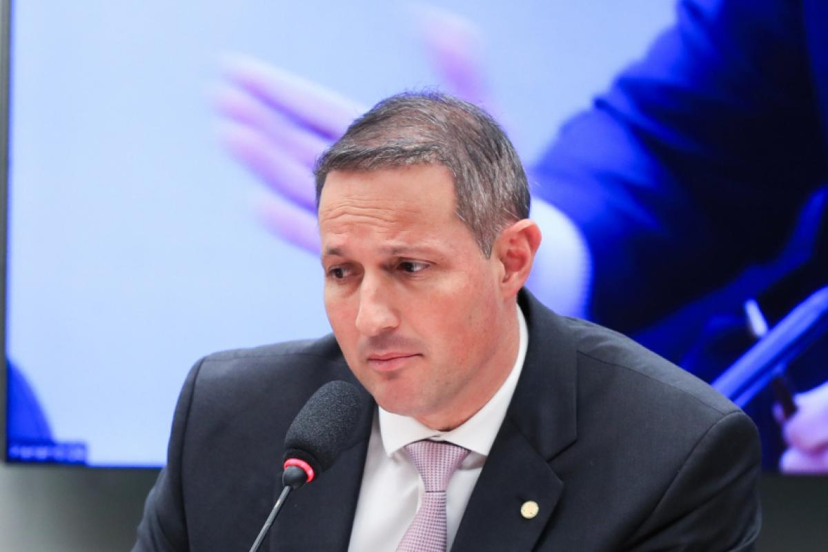 O relator do PL Antifacção, Guilherme Derrite (PP-SP), deve criar uma nova lei para endurecer penas contra uma série de crimes praticados por facções