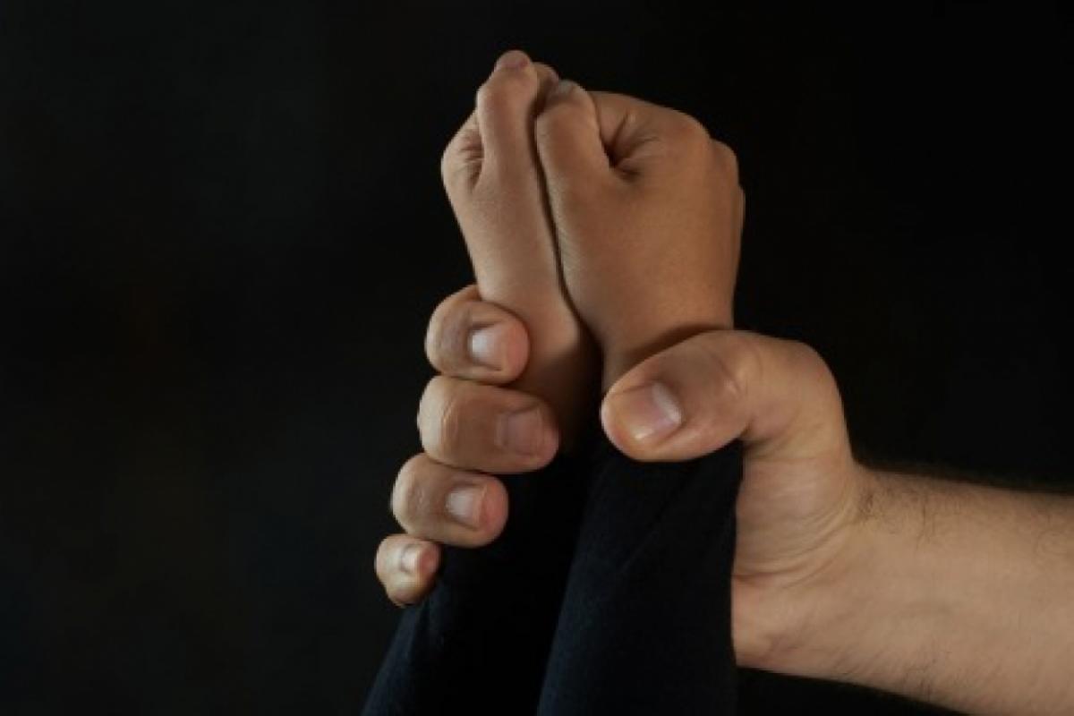 O delegado quer saber se os irmãos também estavam apanhando