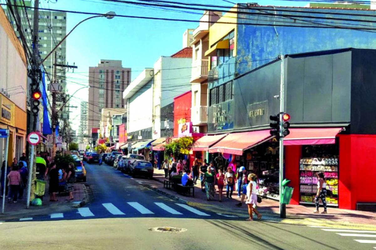 Com a Black Friday, comerciantes da cidade aumentarão os turnos amanhã (28): confira