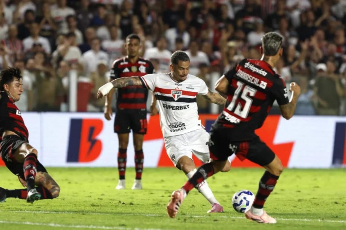 Luciano abriu o placar contra o Flamengo, em Santos