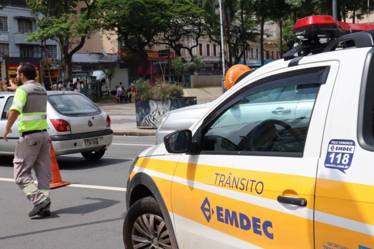 Trecho da Moraes Salles será bloqueado nesta terça (9) para obra da Sanasa; ônibus e carros terão desvios temporários.