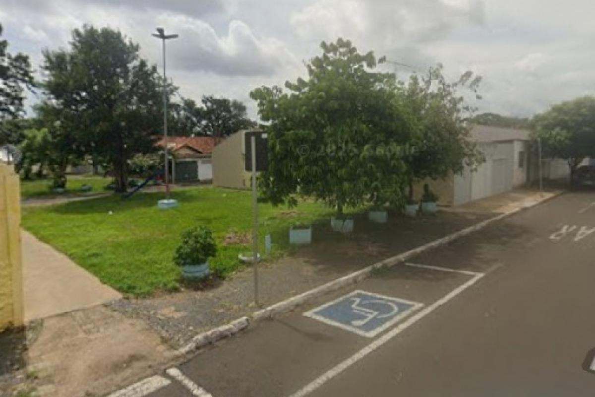 Praça onde os dois indivíduos foram vistos