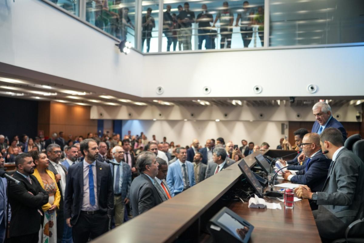 A Alerj é quem decide pela soltura, mas Moraes pode determinar medidas cautelares diferentes da prisão