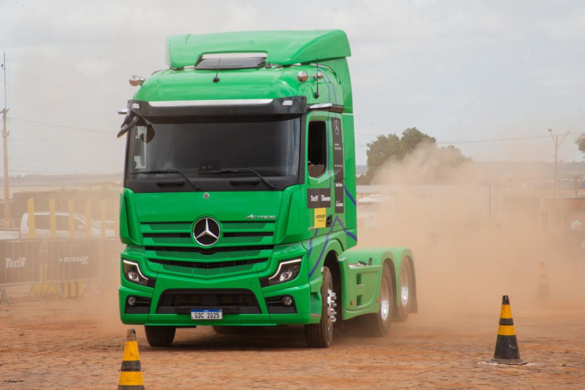 Os melhores caminhoneiros deram um show de destreza e adrenalina na competição