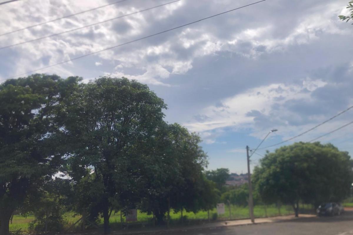 Manhã parcialmente nublada em Bauru neste domingo