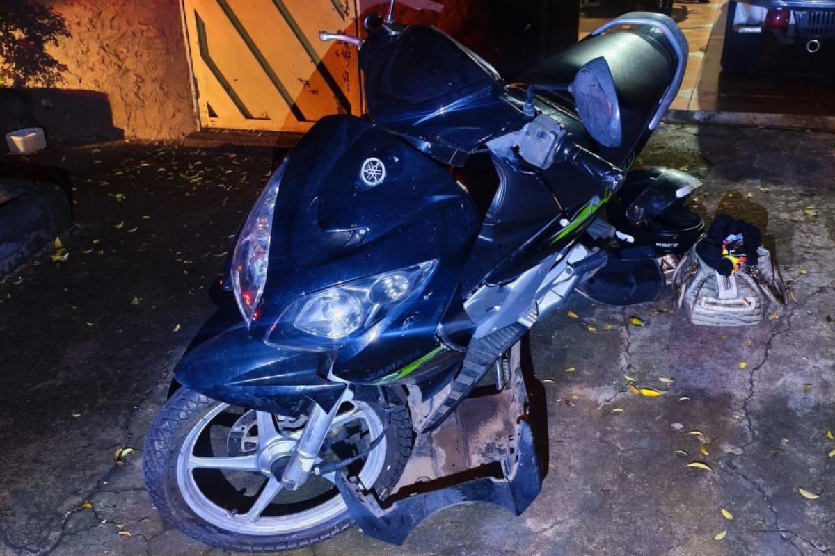 Moto envolvida em acidente no Jardim Cambuí, em Franca