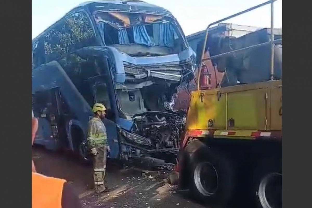 Atendimento aos veículos envolvidos no acidente