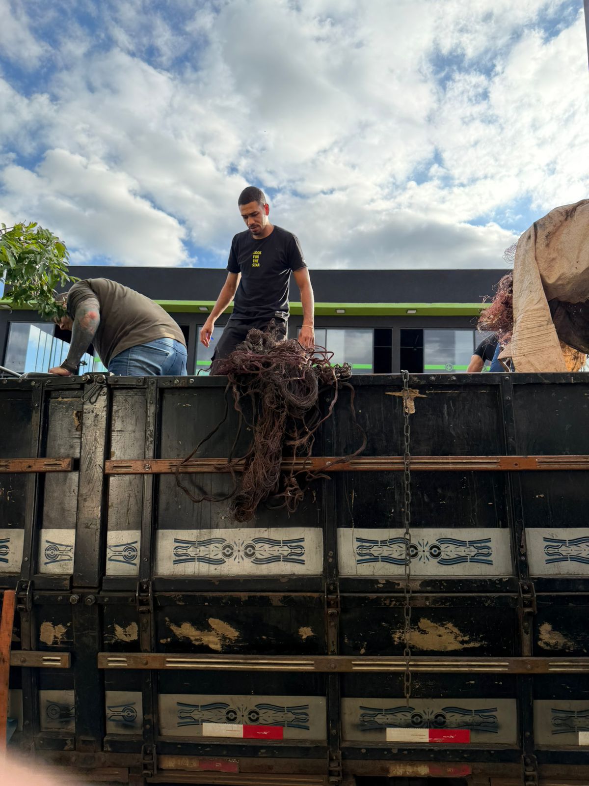 Equipes da SIG trabalhando no local