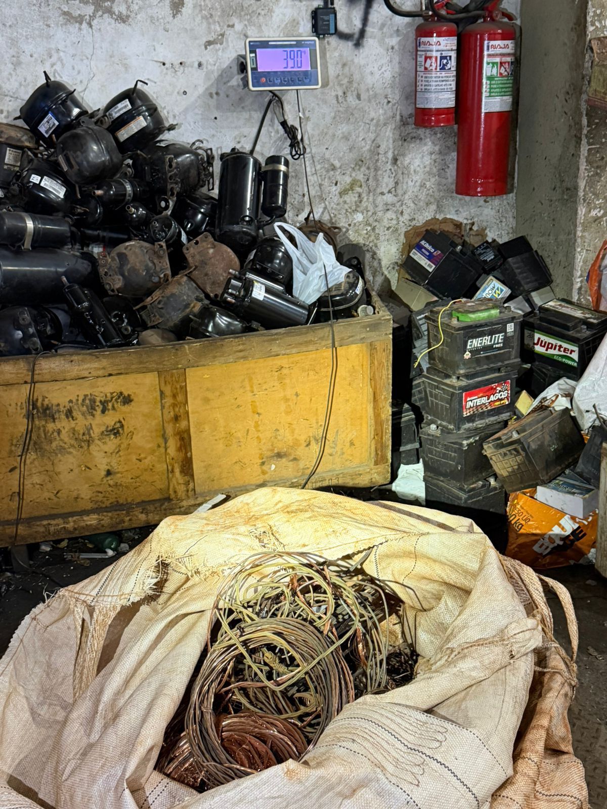 Material furtado apreendido na empresa de recicláveis