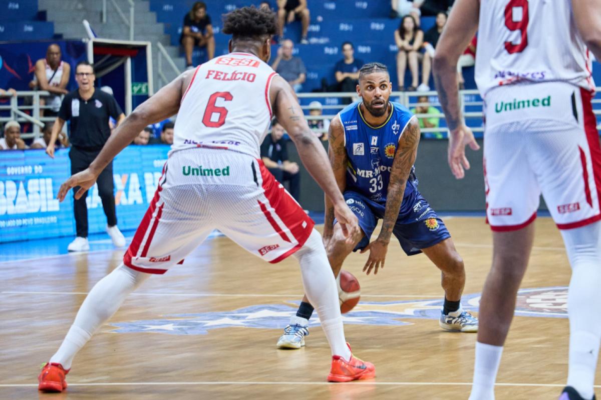 Lance do jogo entre Franca x São José