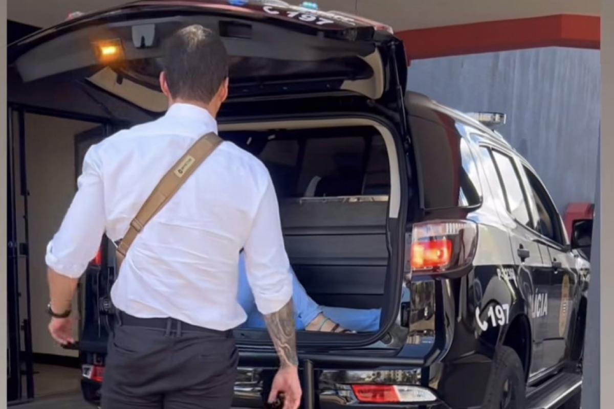 Policial durante a operação realizada pela DIG