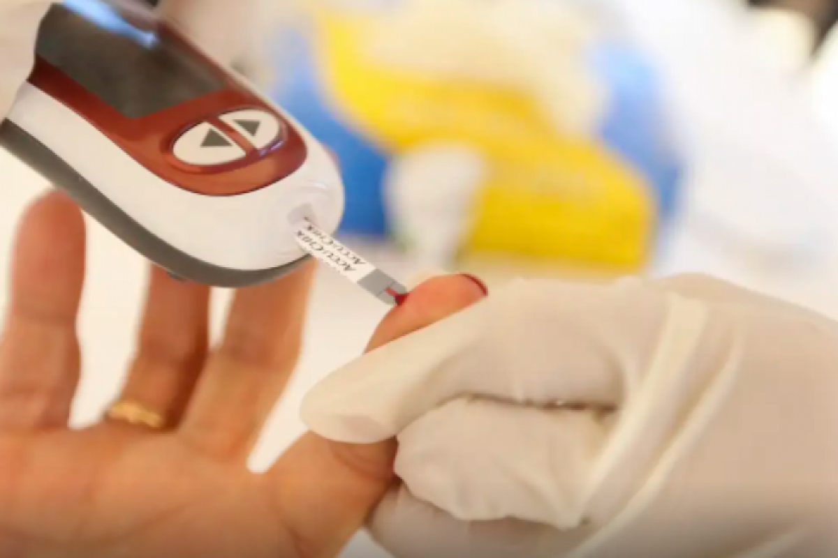 Especialistas alertam que muitos indivíduos convivem por meses ou anos com manifestações que, embora pareçam comuns, indicam o desequilíbrio metabólico