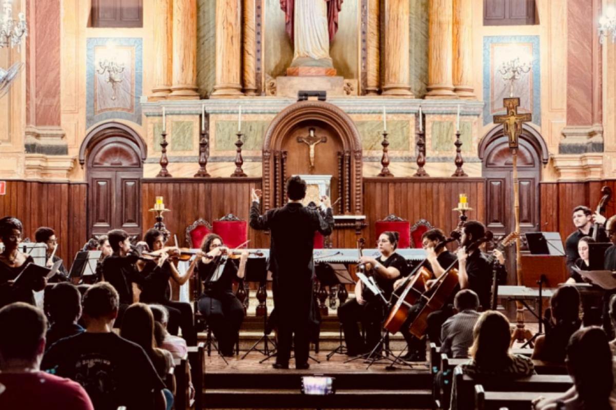 Concerto Glória! une OBP e Coral Magnum Cantorum no palco.