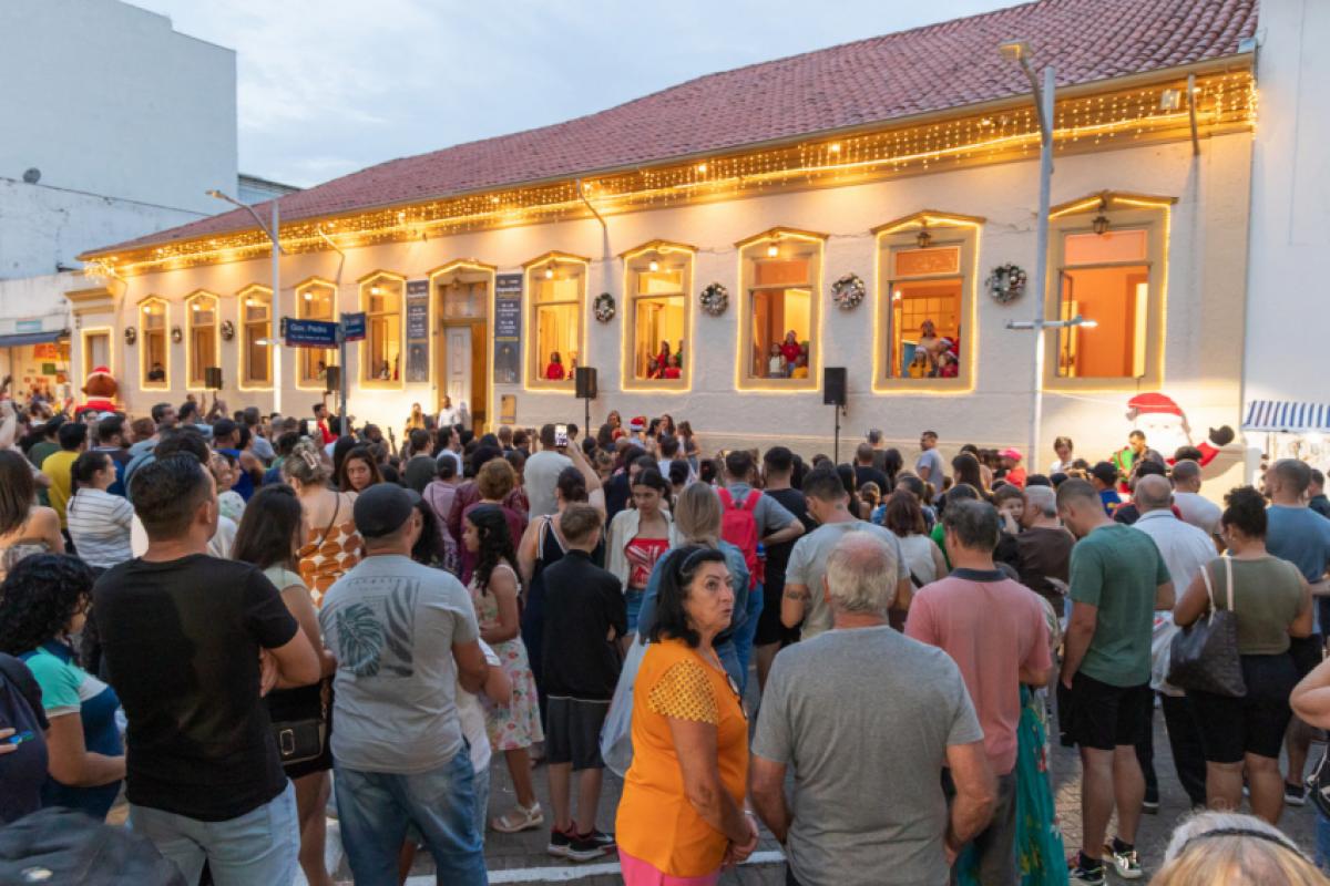Centro tem passado por revitalização e agora recebe o Natal Luz