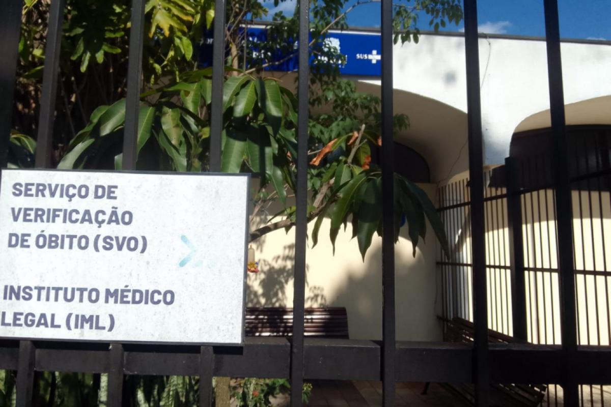 O corpo do homem foi levado para o Instituto Médico Legal