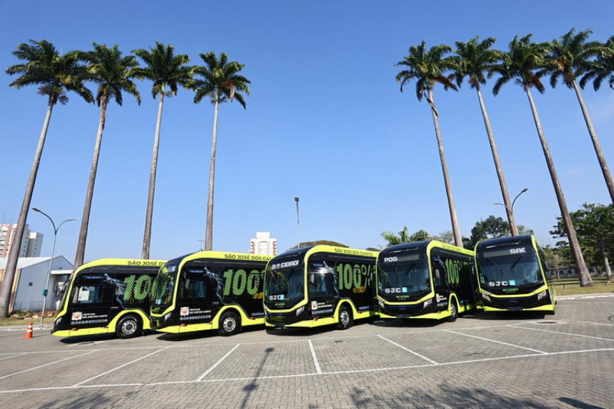 Ônibus elétricos da nova frota do transporte público de São José