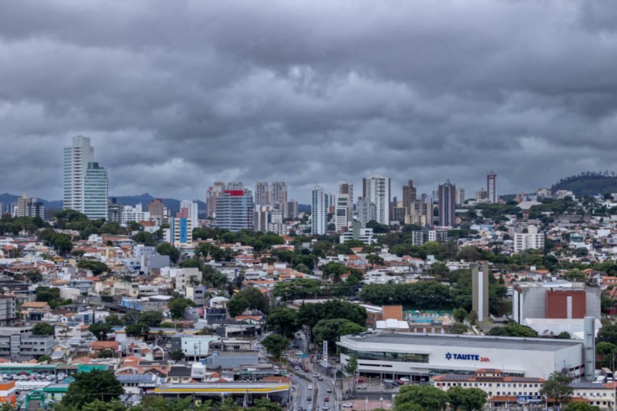 É importante seguir as orientações da Defesa Civil em dias de rajadas fortes de vento