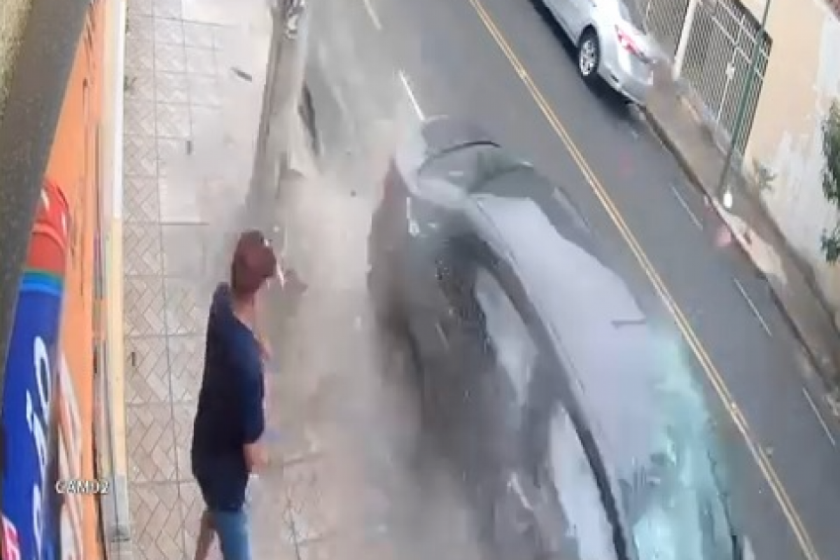 Acidente na rua Tupi deixou três veículos danificados