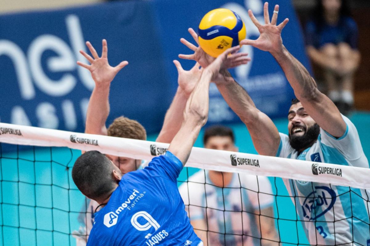 Lance do jogo entre Joinville e São José