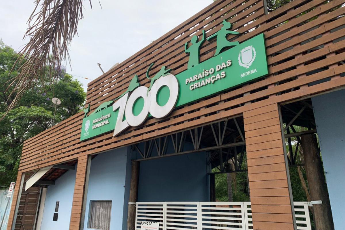 Segundo os relatos recebidos, alguns recintos destinados aos animais apresentam estruturas consideradas inadequadas e demandam intervenções