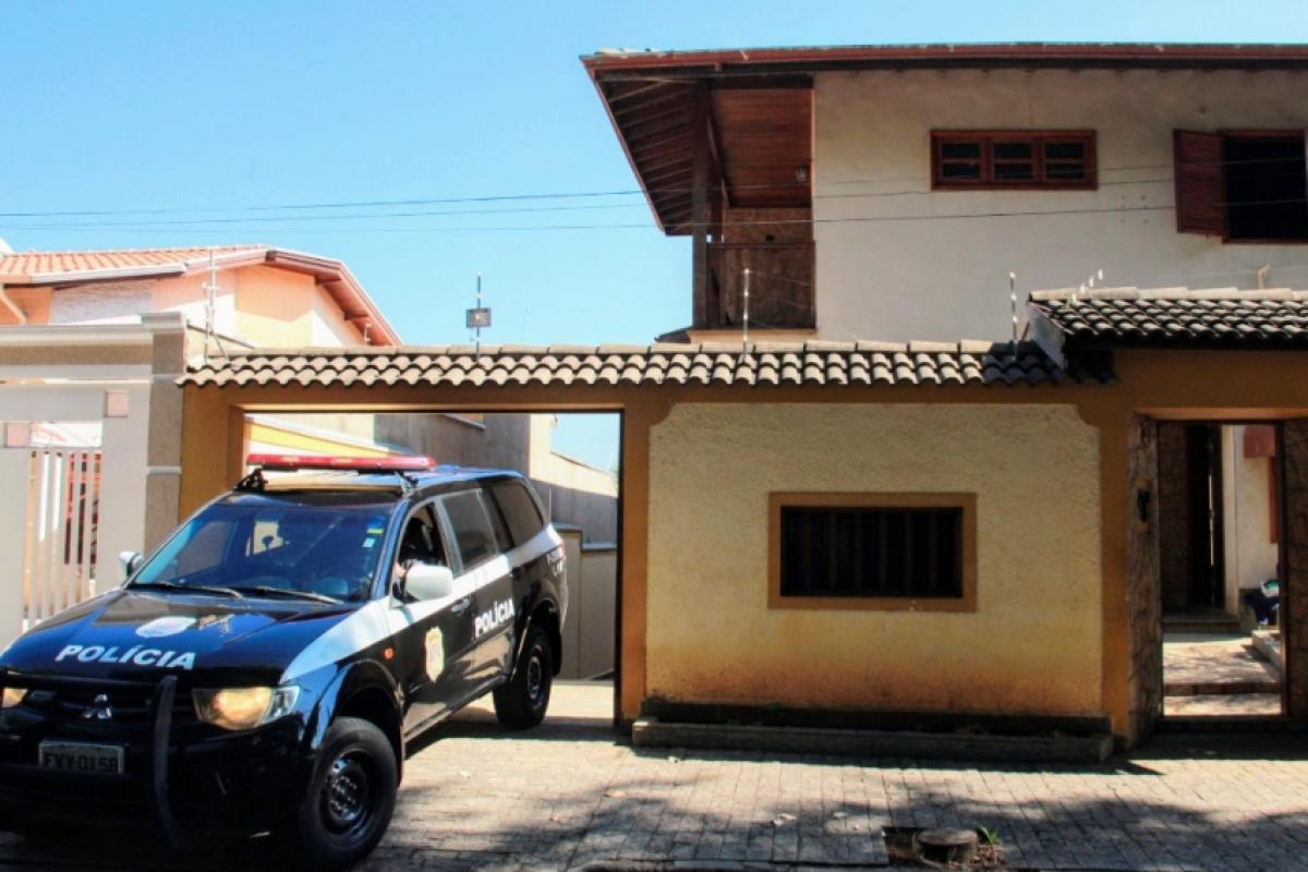 De acordo com a Polícia Militar, a guarnição foi acionada pelo para atender a uma ocorrência de agressão mútua entre pai e filho. 