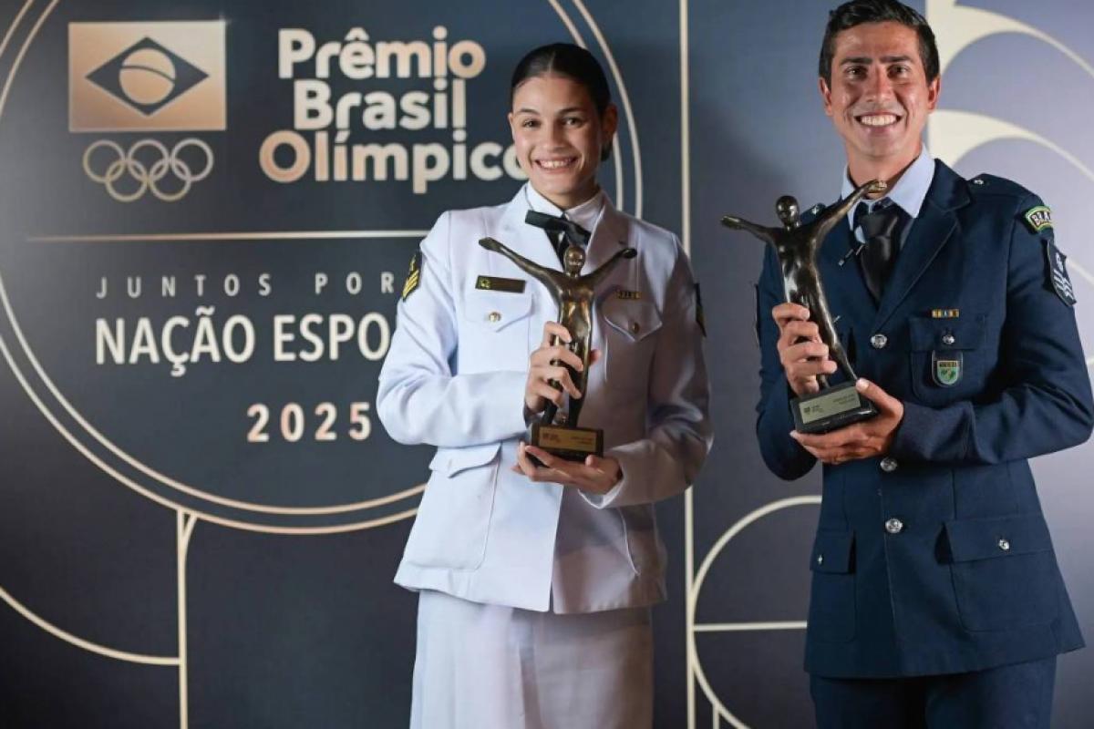 Maria Clara Pacheco e Caio Bonfim em premiação do COB