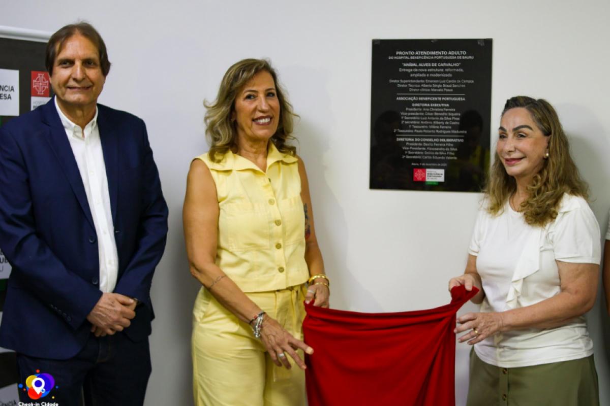 Dr. Alberto Sanches, Dra. Ana Christina Ferreira e Cássia Santos Alves de Carvalho, filha do homenageado Dr. Aníbal Alves de Carvalho