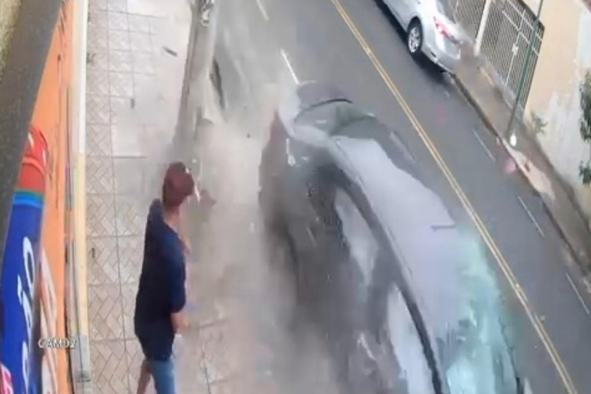 Mulher de 30 anos presta depoimento um dia após colisão que atingiu poste e dois carros em Birigui.