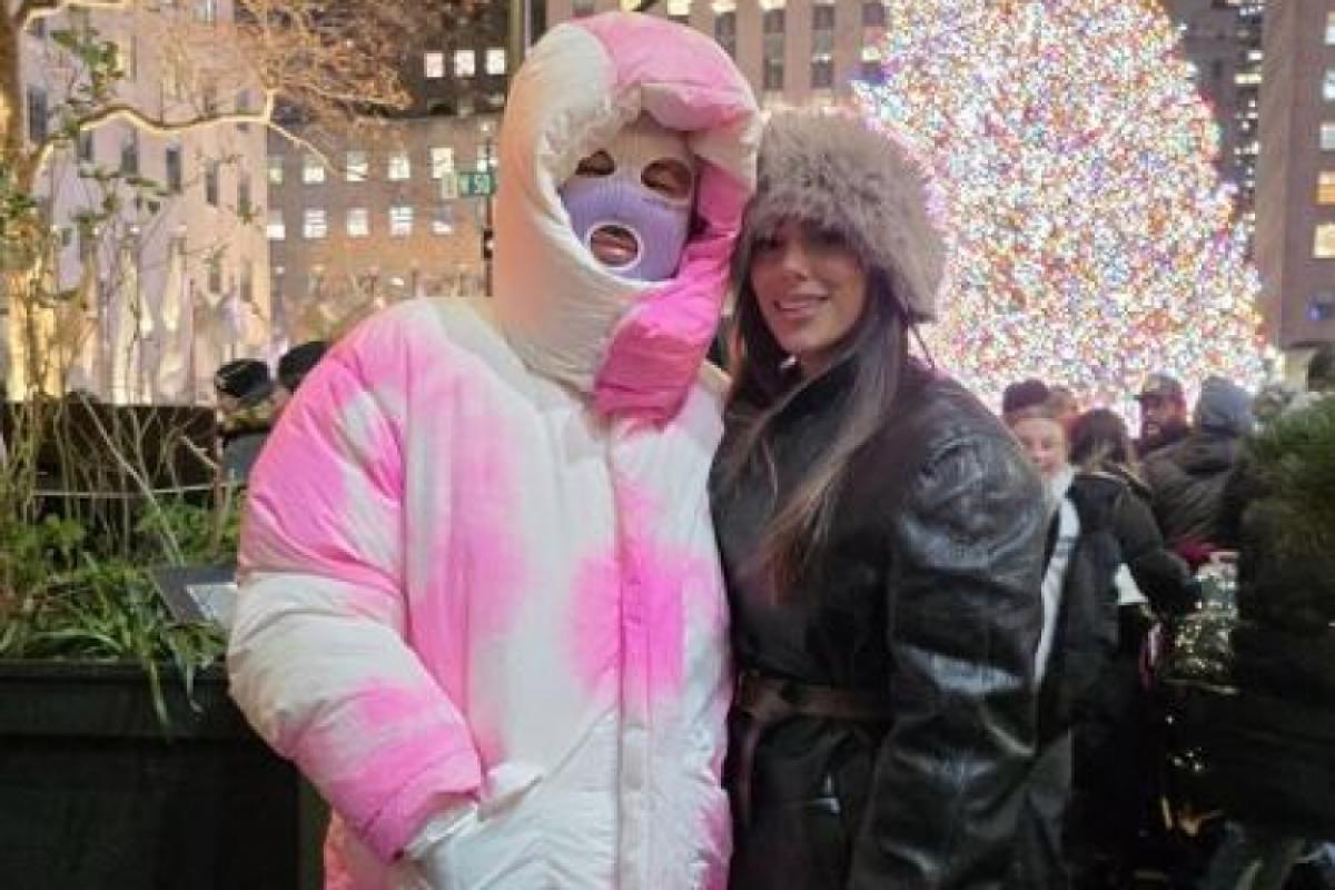 Neymar esteve acompanhado da esposa Bruna Biancardi