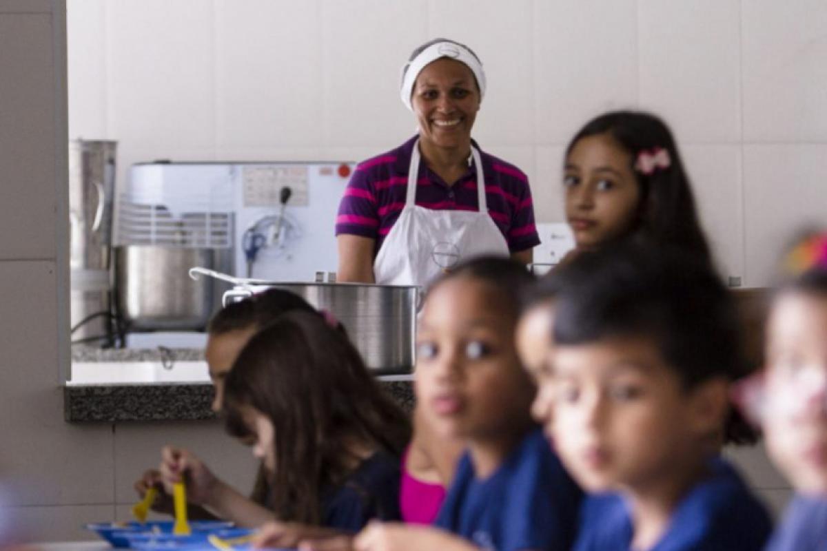Familiares devem registrar interesse no almoço até o dia 12 de dezembro, por meio da Secretaria Escolar Digital (SED) ou na secretaria da escola de seus filhos