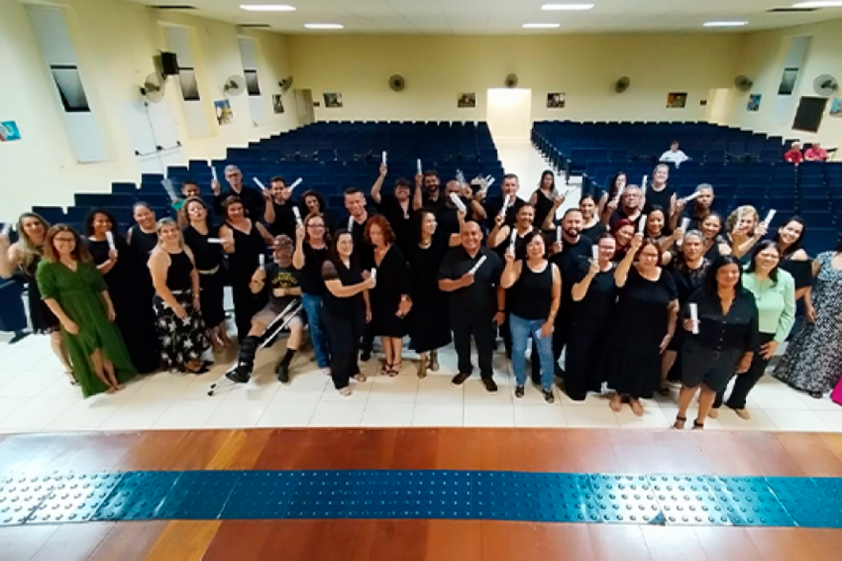 Agentes de saúde durante a formatura em Birigui 