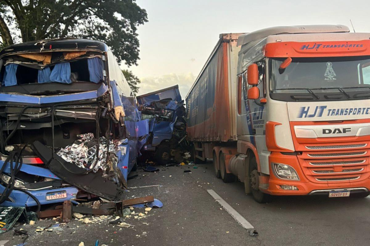 Grave acidente deixou múltiplas vítimas no Vale