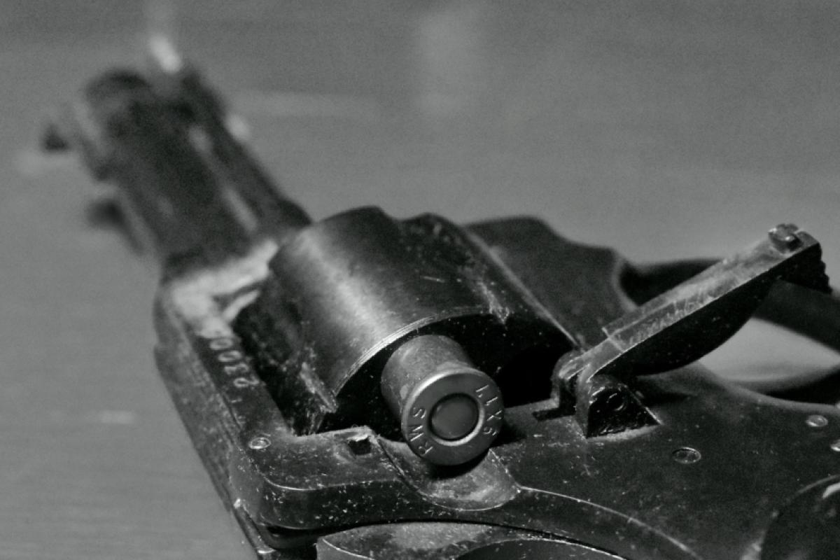 Aos 14 anos, menino morre após 'brincar' de roleta russa