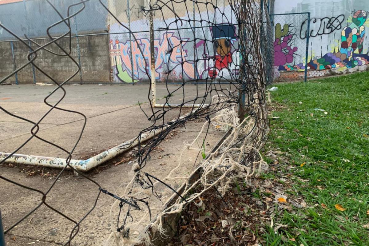 Ainda segundo os moradores, as condições atuais da praça têm reduzido a utilização do espaço por famílias do entorno