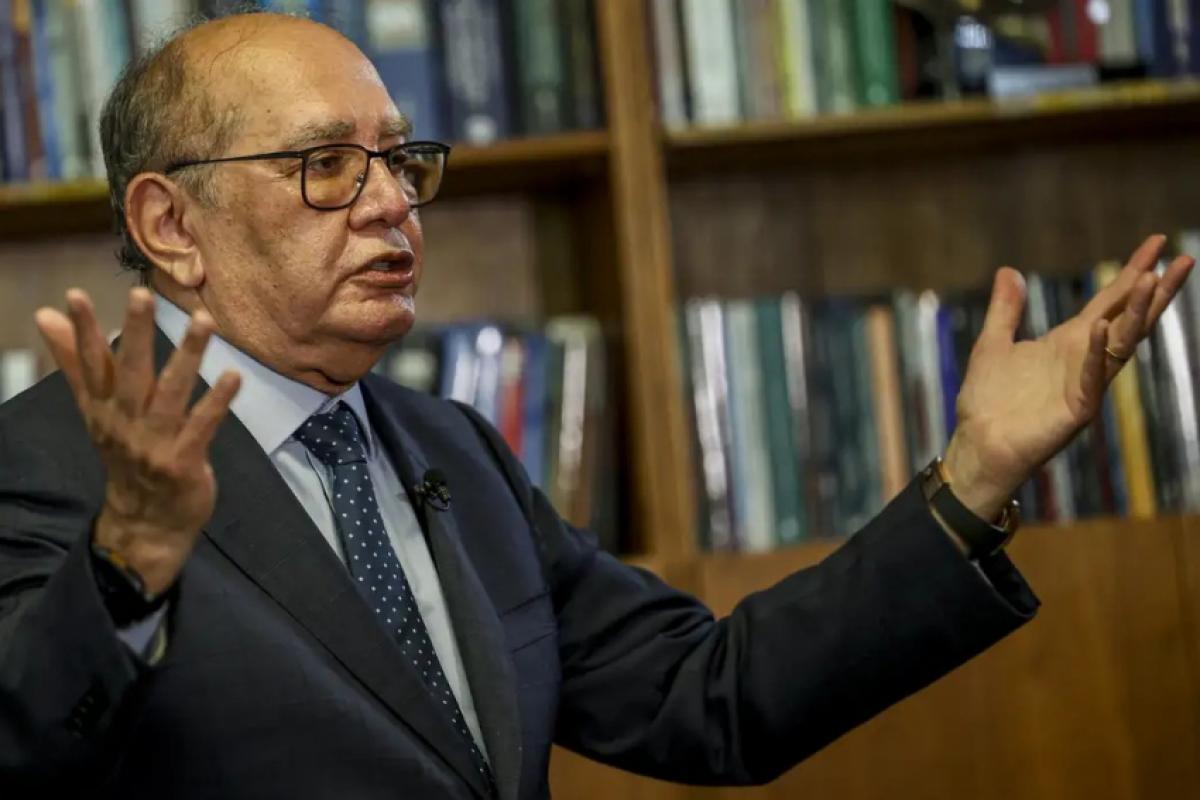 A disputa foi desencadeada após o ministro Gilmar Mendes decidir retirar dos senadores o poder de abertura de impeachment de ministro da Corte