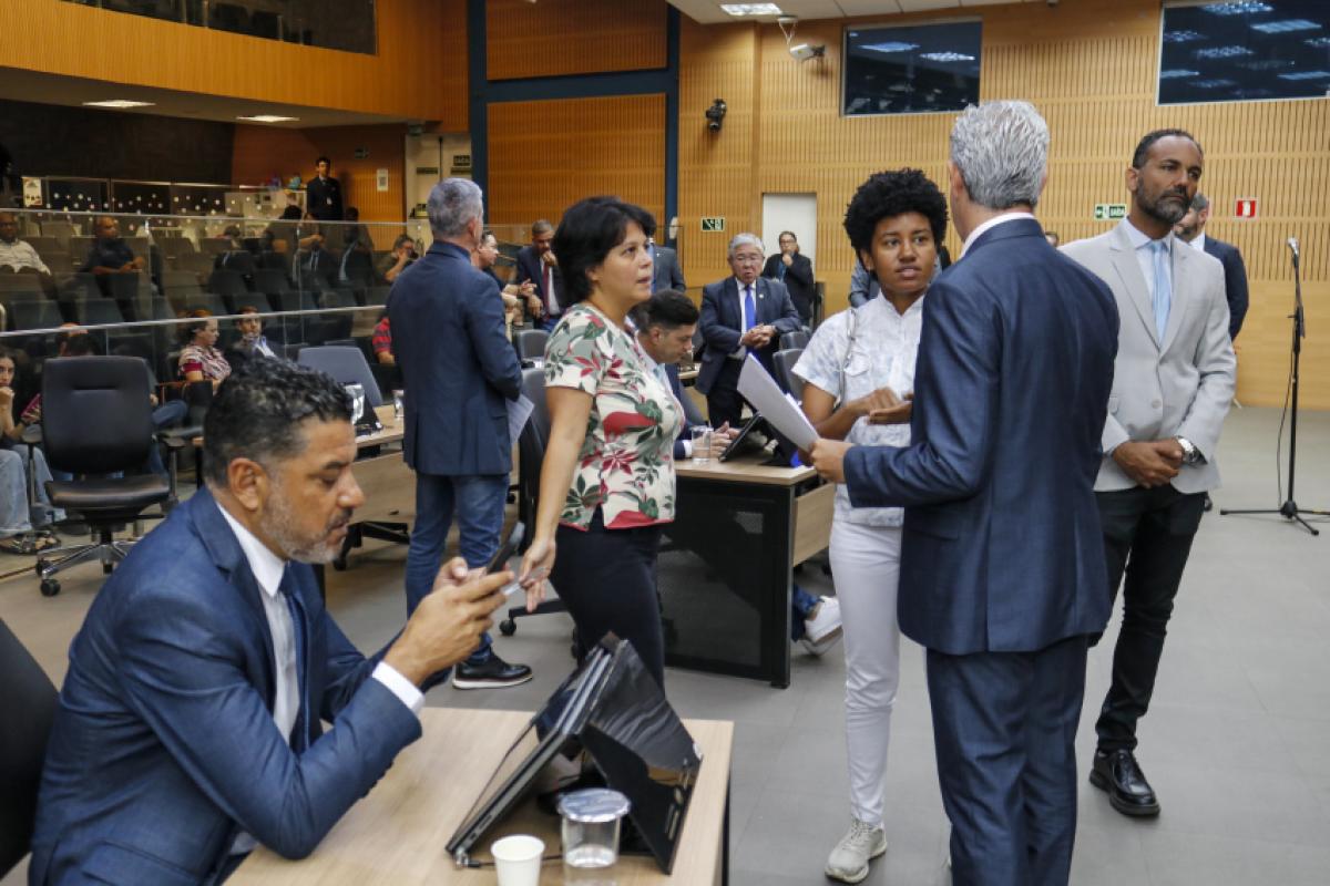 Câmara aprova novos cargos após uma articulação silenciosa, sem debate público e com tramitação acelerada — repetindo padrões da cultura política campineira.