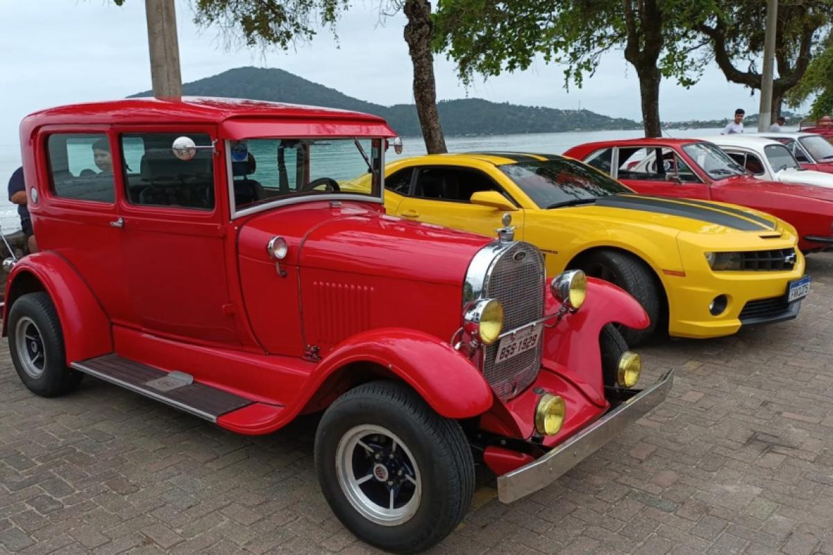 4ª edição do Encontro de Carros Antigos e MotoFest
