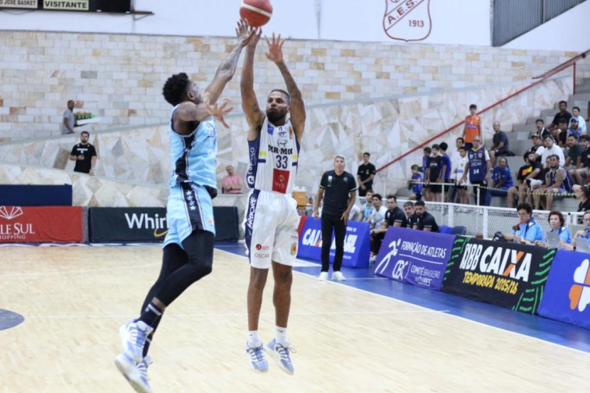 Lance do jogo entre São José x Brasília